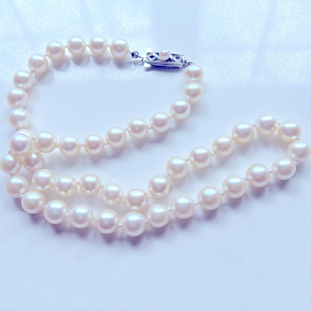 Mikimoto 14k solid white gold 16 inch pearl necklace. - Picture 5 of 5